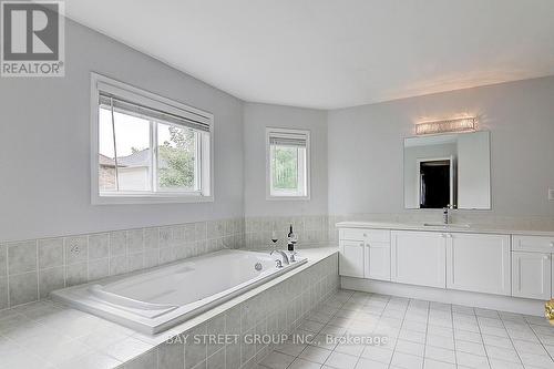 1661 Sherbrook Drive, Oshawa, ON - Indoor Photo Showing Bathroom