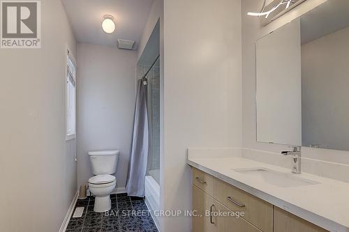 1661 Sherbrook Drive, Oshawa, ON - Indoor Photo Showing Bathroom