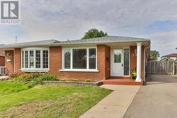 736 CONSORT CRESCENT  Mississauga, ON L5C 1J9