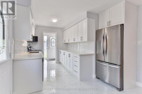 736 Consort Crescent, Mississauga, ON - Indoor Photo Showing Kitchen