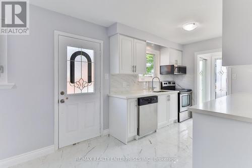 736 Consort Crescent, Mississauga, ON - Indoor Photo Showing Kitchen