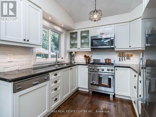 93 Drinkwater Road, Brampton, ON - Indoor Photo Showing Kitchen