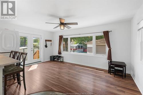 1229 Fairview Boulevard, Windsor, ON - Indoor Photo Showing Living Room