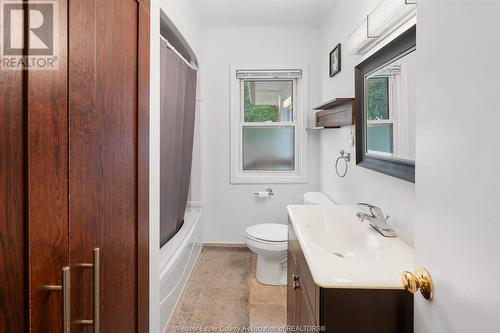 1229 Fairview Boulevard, Windsor, ON - Indoor Photo Showing Bathroom