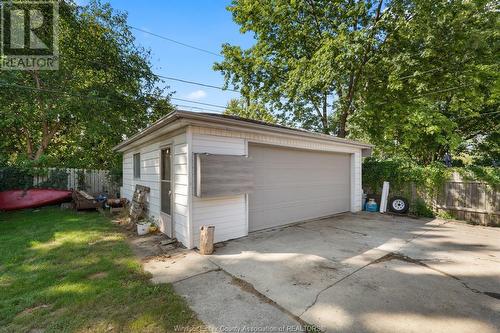 1229 Fairview Boulevard, Windsor, ON - Outdoor