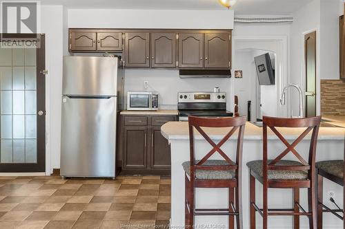 1229 Fairview Boulevard, Windsor, ON - Indoor Photo Showing Kitchen