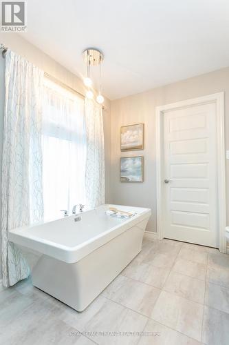 399 Beamish Street, Central Elgin (Port Stanley), ON - Indoor Photo Showing Bathroom