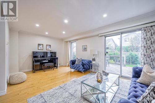 8 Whistling Hills Drive, Toronto, ON - Indoor Photo Showing Living Room