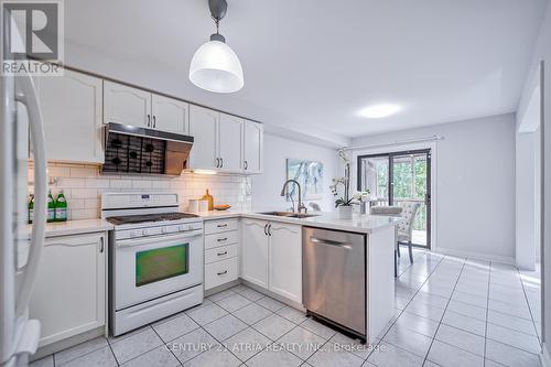 258 Stone Road, Aurora, ON - Indoor Photo Showing Kitchen With Double Sink