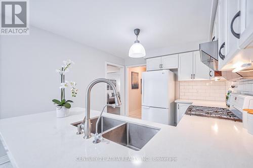 258 Stone Road, Aurora, ON - Indoor Photo Showing Kitchen With Double Sink