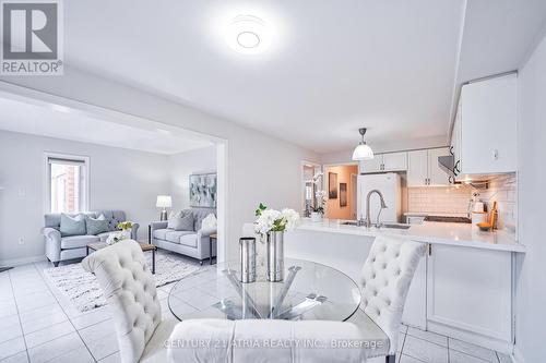 258 Stone Road, Aurora, ON - Indoor Photo Showing Kitchen