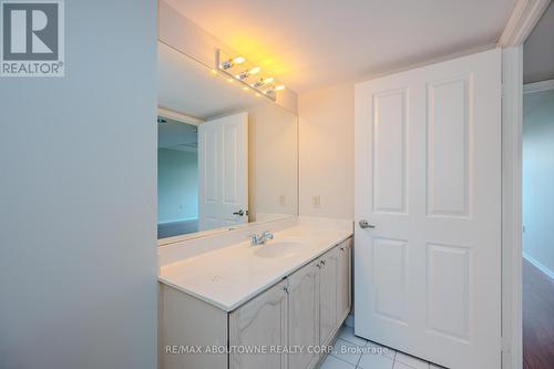 310 - 2199 Sixth Line, Oakville, ON - Indoor Photo Showing Bathroom