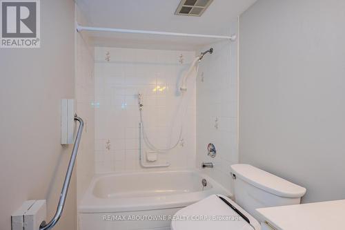 310 - 2199 Sixth Line, Oakville, ON - Indoor Photo Showing Bathroom