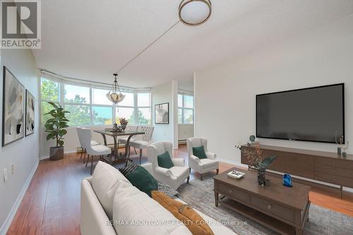 310 - 2199 Sixth Line, Oakville, ON - Indoor Photo Showing Living Room