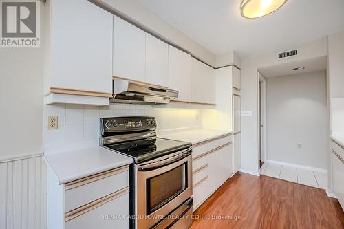 310 - 2199 Sixth Line, Oakville, ON - Indoor Photo Showing Kitchen