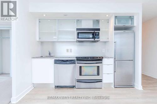 2509 - 25 Telegram Mews, Toronto, ON - Indoor Photo Showing Kitchen