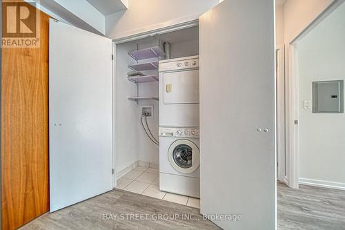 809 - 33 Lombard Street, Toronto, ON - Indoor Photo Showing Laundry Room