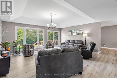 2162 Parkhill Drive, North Middlesex (Parkhill), ON - Indoor Photo Showing Living Room