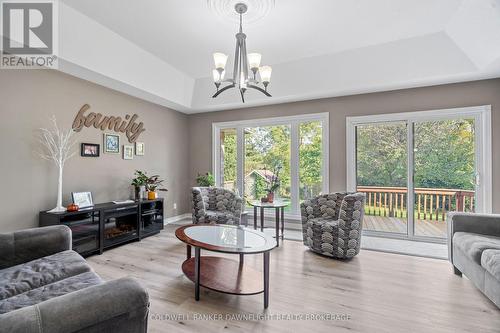 2162 Parkhill Drive, North Middlesex (Parkhill), ON - Indoor Photo Showing Living Room