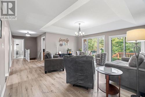 2162 Parkhill Drive, North Middlesex (Parkhill), ON - Indoor Photo Showing Living Room