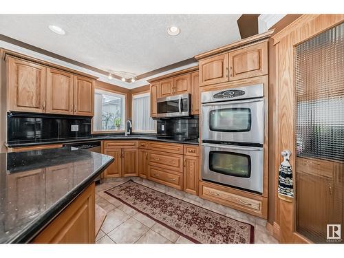 15907 91 St Nw, Edmonton, AB - Indoor Photo Showing Kitchen