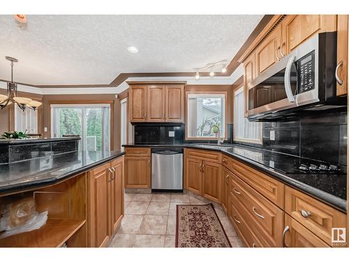 15907 91 St Nw, Edmonton, AB - Indoor Photo Showing Kitchen