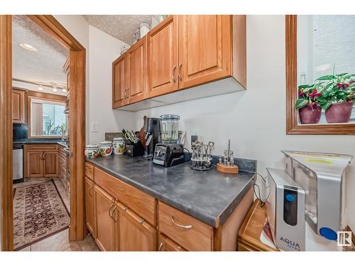 15907 91 St Nw, Edmonton, AB - Indoor Photo Showing Kitchen