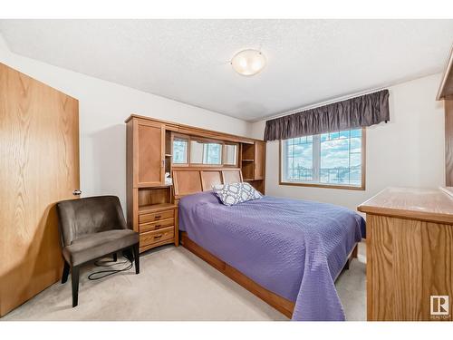 15907 91 St Nw, Edmonton, AB - Indoor Photo Showing Bedroom