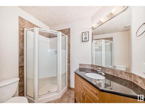 15907 91 St Nw, Edmonton, AB - Indoor Photo Showing Bathroom