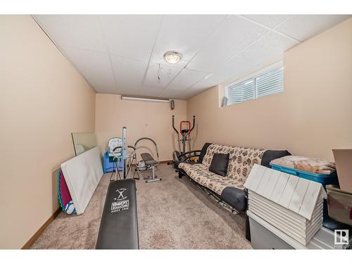 15907 91 St Nw, Edmonton, AB - Indoor