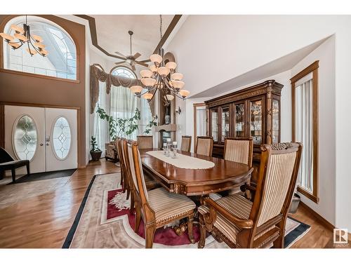 15907 91 St Nw, Edmonton, AB - Indoor Photo Showing Dining Room