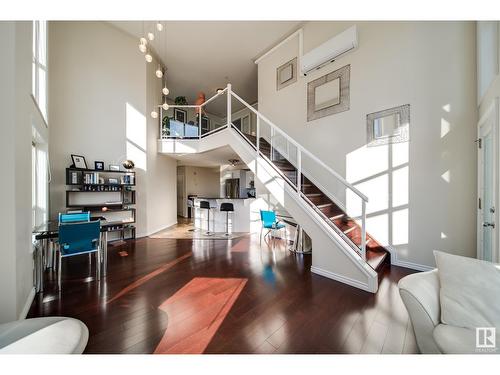 #504 10033 116 St Nw, Edmonton, AB - Indoor Photo Showing Living Room