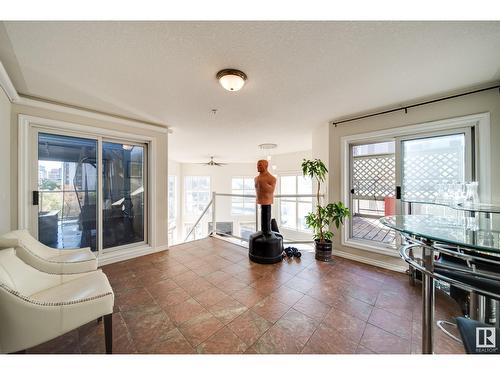 #504 10033 116 St Nw, Edmonton, AB - Indoor Photo Showing Living Room