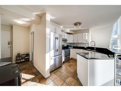 #504 10033 116 St Nw, Edmonton, AB - Indoor Photo Showing Kitchen