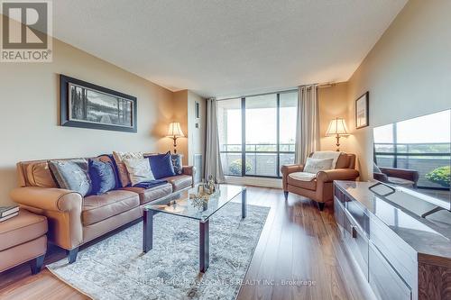 809 - 22 Shallmar Boulevard, Toronto, ON - Indoor Photo Showing Living Room