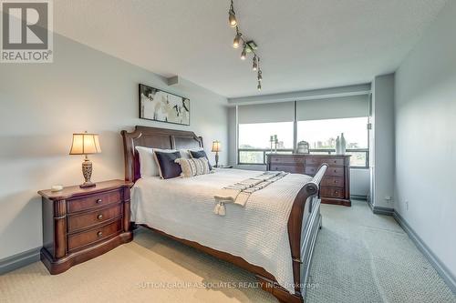 809 - 22 Shallmar Boulevard, Toronto, ON - Indoor Photo Showing Bedroom