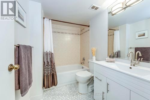 809 - 22 Shallmar Boulevard, Toronto, ON - Indoor Photo Showing Bathroom