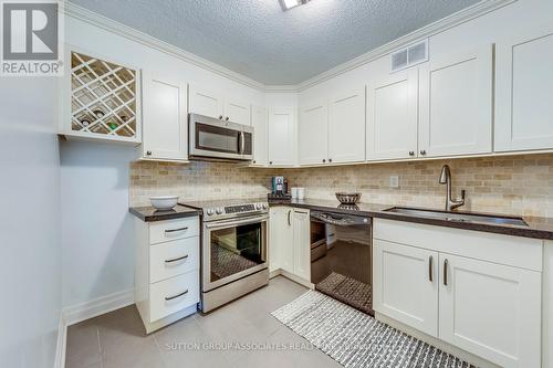 809 - 22 Shallmar Boulevard, Toronto, ON - Indoor Photo Showing Kitchen