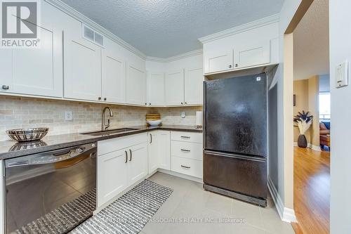 809 - 22 Shallmar Boulevard, Toronto, ON - Indoor Photo Showing Kitchen