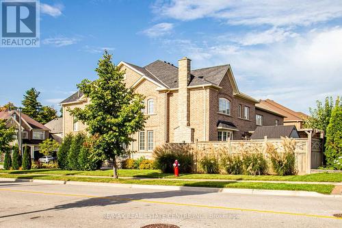 30 Deanston Court, Brampton, ON - Outdoor