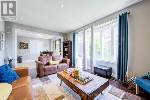 30 Deanston Court, Brampton, ON - Indoor Photo Showing Living Room