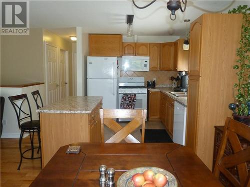 40 Lori Lane, North Dundas, ON - Indoor Photo Showing Kitchen With Double Sink