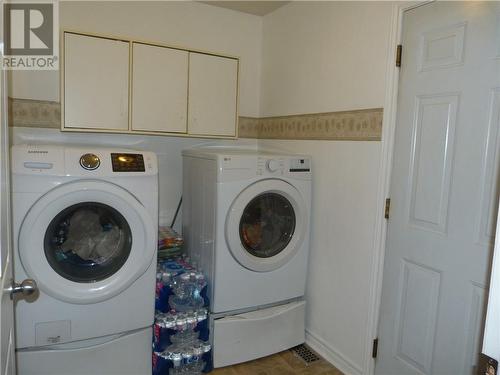 40 Lori Lane, North Dundas, ON - Indoor Photo Showing Laundry Room