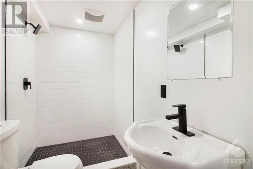 50 Elliot Avenue, Ottawa, ON - Indoor Photo Showing Bathroom