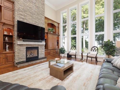 Living room - 28 Rue Sunrise, Hudson, QC - Indoor Photo Showing Living Room With Fireplace