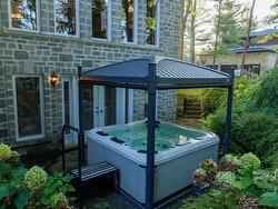 Hot tub - 