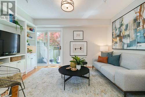 20B Leaside Park Drive, Toronto, ON - Indoor Photo Showing Living Room