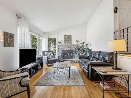 Salon - 9 Rue Boulay, Gatineau (Hull), QC - Indoor Photo Showing Living Room With Fireplace