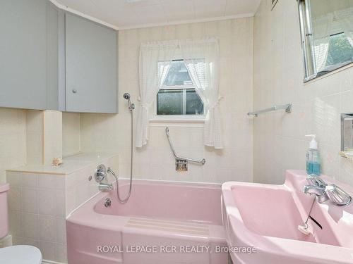 132 Patterson St N, New Tecumseth, ON - Indoor Photo Showing Bathroom