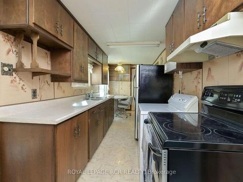 132 Patterson St N, New Tecumseth, ON - Indoor Photo Showing Kitchen With Double Sink